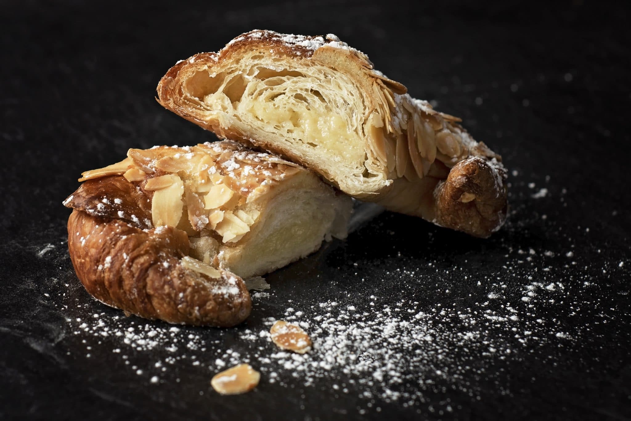 Croissant aux amandes | Les Moulins La Fayette Magog